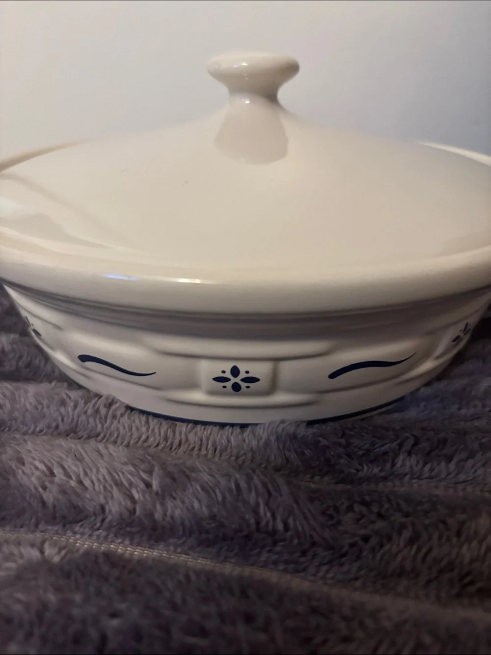 Longaberger Pottery Woven Traditions Covered Casserole Dish Blue 8 1/4